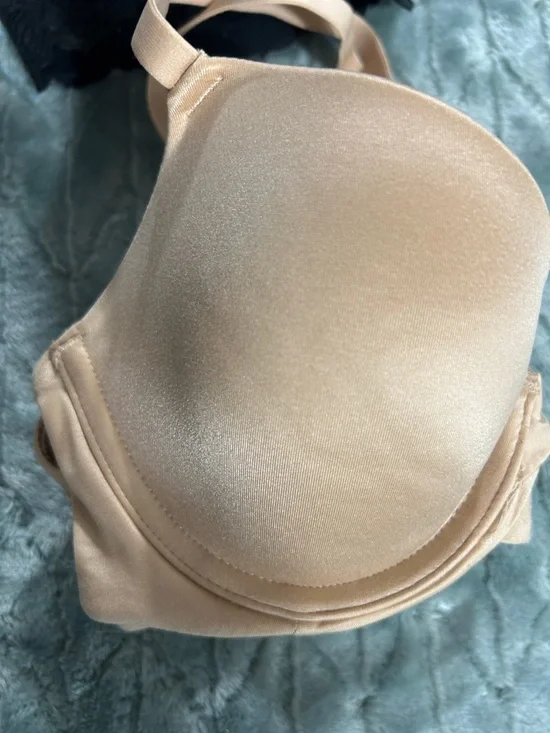 V.S. Dream Angels Black Push Up  Bra and Auden Nude Seamless T-Shirt Bra Duo - Picture 4 of 6